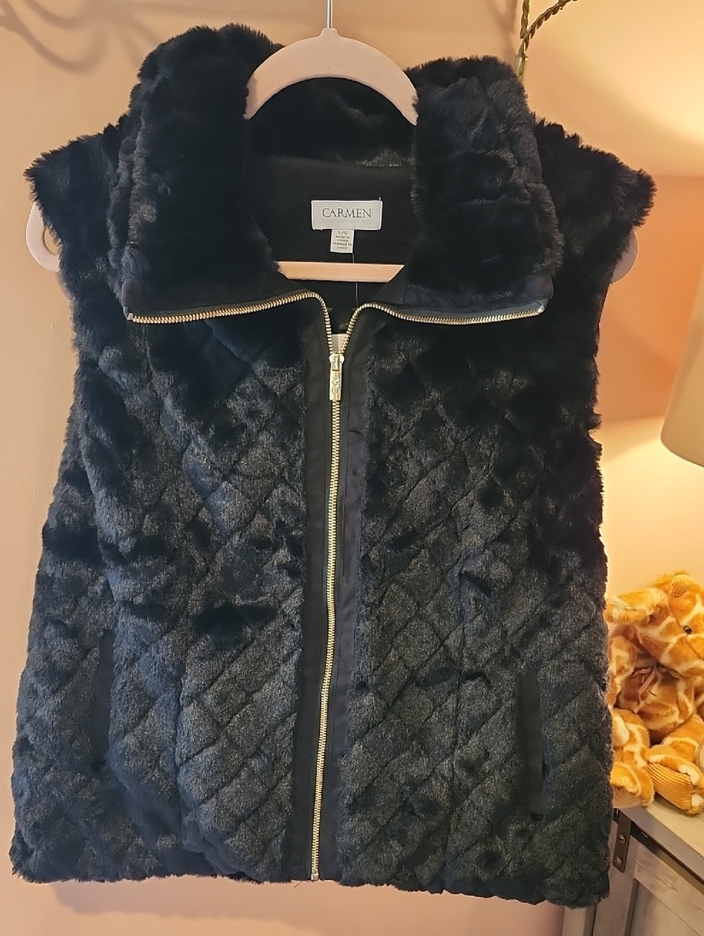 Carmen Marc Valvo Women's Black Quilted Faux-Fur Vest